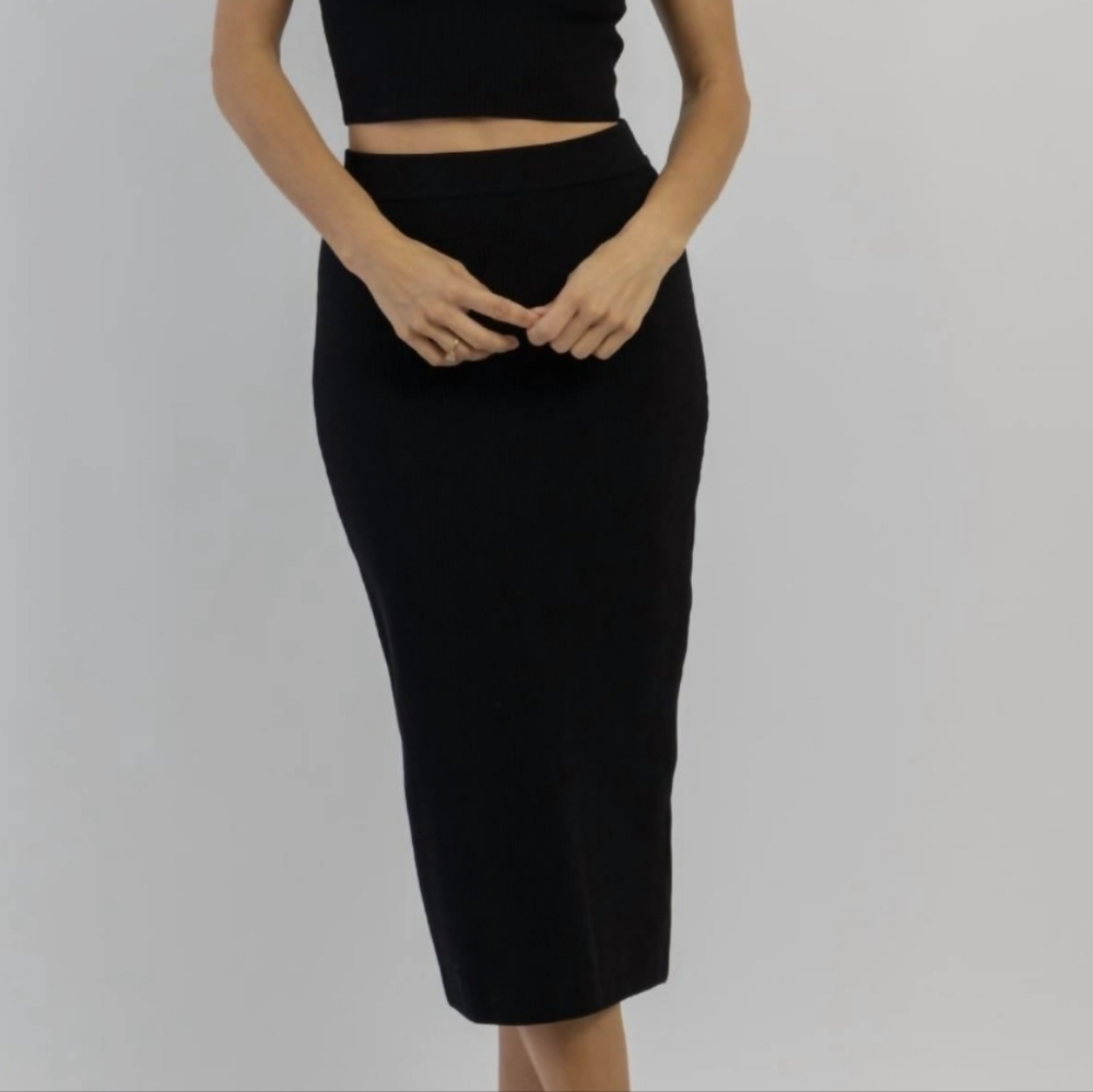 Miou Muse• Classic Black Pencil Ribbed Midi Skirt. Sz S